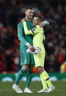 David De Gea of Manchester United ManU hugs Jordi Alba of Barcelona during the UEFA Champions League match at Old Trafford, Manchester. Picture date: 10th April 2019. Picture credit should read: Darren Staples Sportimage EDITORIAL USE ONLY. No use with unauthorised audio, video, data, fixture lists, club league logos or live services. Online in-match use limited to 120 images, no video emulation. No use in betting, games or single club league player publications. SPI-0026-0050