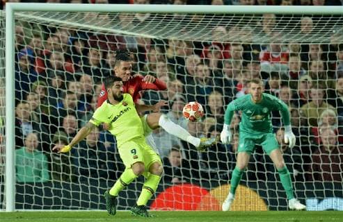 (190411) -- MANCHESTER, April 11, 2019 (Xinhua) -- Barcelona s Luis Alberto Suarez Diaz (L) vies with Manchester United ManU s Chris Smalling during the UEFA Champions League Quarter-Final first leg match between Manchester United and FC Barcelona Barca at Old Trafford in Manchester, Britain on April 10, 2019. Barcelona won 1-0. (Xinhua) FOR EDITORIAL USE ONLY. NOT FOR SALE FOR MARKETING OR ADVERTISING CAMPAIGNS. NO USE WITH UNAUTHORIZED AUDIO, VIDEO, DATA, FIXTURE LISTS, CLUB LEAGUE LOGOS OR LIVE SERVICES. ONLINE IN-MATCH USE LIMITED TO 45 IMAGES, NO VIDEO EMULATION. NO USE IN BETTING, GAMES OR SINGLE CLUB LEAGUE PLAYER PUBLICATIONS. (SP)BRITAIN-MANCHESTER-FOOTBALL-CHAMPIONS LEAGUE-QUARTERFINAL-MAN UNITED VS BARCELONA