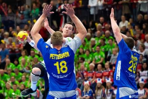 190411 Sander Sagosen of Norway against Fredric Pettersson and Linus Persson of Sweden during the EHF EURO Cup match between Norway and Sweden on April 11, 2019 in Arendal. Photo: Fredrik Varfjell BILDBYRAN kod FV 150228 Copyright: FREDRIKxVARFJELL BB190411FV012