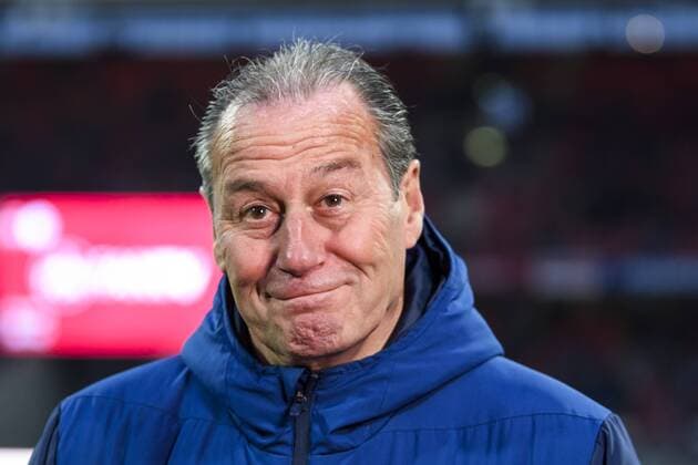 Sport Themen der Woche Sport Bilder des Tages 12.04.2019, xkvx, Fussball 1.Bundesliga, 1.FC Nuernberg - FC Schalke 04 emspor, v.l. Trainer Huub Stevens (S04 - Schalke 04) (DFL DFB REGULATIONS PROHIBIT ANY USE OF PHOTOGRAPHS as IMAGE SEQUENCES and or QUASI-VIDEO) Nuernberg *** 12 04 2019 xkvx Football 1 Bundesliga 1 FC Nuremberg FC Schalke 04 emspor v l Coach Huub Stevens S04 Schalke 04 DFL DFB REGULATIONS PROHIBIT ANY USE OF PHOTOGRAPHS as IMAGE SEQUENCES and or QUASI VIDEO Nuremberg
