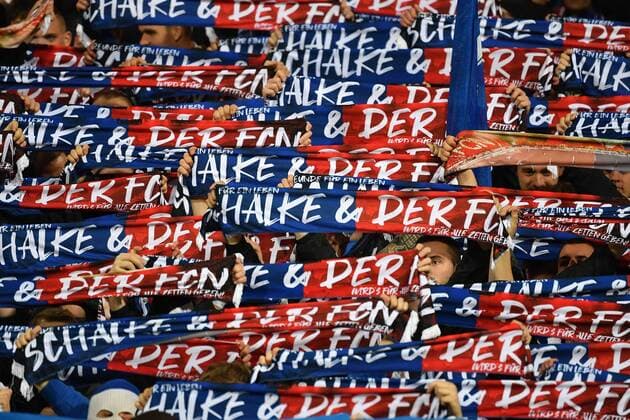 Sport Themen der Woche Sport Bilder des Tages Schalker und Nuernberger Fanfreundschaft,Fans, Fussballfans schwenken ihre Fanschals. Fussball 1. Bundesliga, 29.Spieltag,Spieltag29, 1.FC Nuernberg (N) -FC Schalke 04 (GE) 1-1, am 12.04.2019 in Nuernberg Deutschland. MAX MORLOCK STADION. DFL REGULATIONS PROHIBIT ANY USE OF PHOTOGRAPHS AS IMAGE SEQUENCES AND OR QUASI-VIDEO. *** Schalker and Nuernberg fan friendship fans fans football fans waving their fan scarves football 1 Bundesliga 29 matchday matchday29 1 FC Nuernberg N FC Schalke 04 GE 1 1 on 12 04 2019 in Nuernberg Germany MAX MORLOCK STADION DFL REGULATIONS PROHIBIT ANY USE OF PHOTOGRAPHS AS IMAGE SEQUENCES AND OR QUASI VIDEO