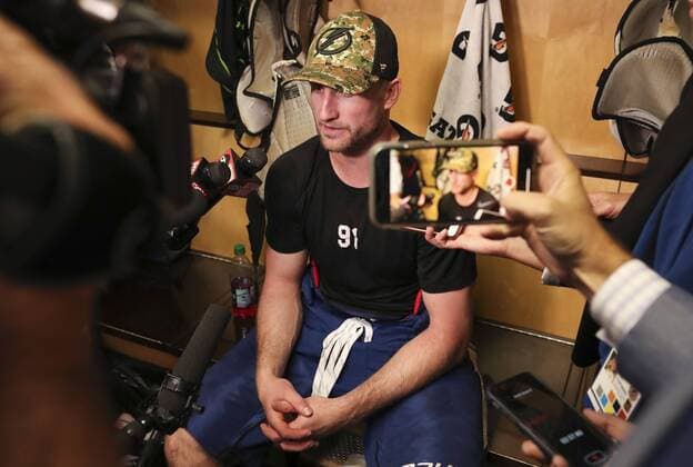 April 12, 2019 - Tampa, Florida, U.S. - DIRK SHADD Times.Tampa Bay Lightning center Steven Stamkos (91) talks with the media in the locker room after a 5 to 1 loss to Columbus Blue Jackets during game 2 in the first round of the NHL Eishockey Herren USA Stanley Cup Playoffs Friday, April 12, 2019 in Tampa. Florida News - April 12, 2019 - ZUMAs70_ 90728707st Copyright: xDirkxShaddx