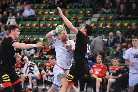 13.04.2019 xkhx Halle, Gerry-Weber-Stadion U21 U 21 Nationalmannschaft des Deutschen Handballbundes U21-Länderspiel Deutschland gegen Tschechien Jannek Klein (GER) gegen Matej Nanti (Tschechien)