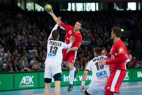 Halle (Westf.), Deutschland 13.04.2019: DHB Qualifikationsspiel - 2018 2019 - Deutschland vs. Polen (L-M) Hendrik Pekeler (Deutschland), Przemyslaw Krajewski (Polen) Halle (Westf.) Nordrhein-Westfalen Deutschland Gerry-Weber-Stadion