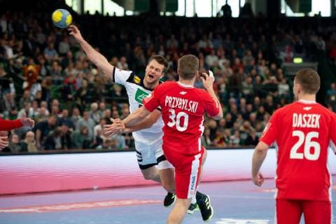Halle (Westf.), Deutschland 13.04.2019: DHB Qualifikationsspiel - 2018 2019 - Deutschland vs. Polen (L-R) Fabian Böhm (Deutschland), Rafal Przybylski (Polen) Halle (Westf.) Nordrhein-Westfalen Deutschland Gerry-Weber-Stadion