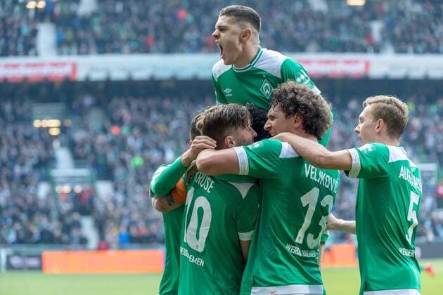 Sport Themen der Woche Sport Bilder des Tages GER, 1.FBL, Werder Bremen vs SC Freiburg 13.04.2019, Weser Stadion, Bremen, GER, 1.FBL, Werder Bremen vs SC Freiburg, DFL REGULATIONS PROHIBIT ANY USE OF PHOTOGRAPHS AS IMAGE SEQUENCES AND OR QUASI-VIDEO. im Bild 2:0 kopfball Theodor Gebre Selassie (Werder Bremen 23) jubel Max Kruse (Werder Bremen 10) Milot Rashica (Werder Bremen 11) Ludwig Augustinsson (Werder Bremen 05) Claudio Pizarro (Werder Bremen 04) *** GER 1 FBL Werder Bremen vs SC Freiburg 13 04 2019 Weser Stadium Bremen GER 1 FBL Werder Bremen vs SC Freiburg DFL REGULATIONS PROHIBIT ANY USE OF PHOTOGRAPHS AS IMAGE SEQUENCES AND OR QUASI VIDEO in picture 2 0 header Theodor Gebre Selassie Werder Bremen 23 cheers Max Kruse Werder Bremen 10 Milot Rashica Werder Bremen 11 Ludwig Augustinsson Werder Bremen 05 Claudio Pizarro Werder Bremen 04 nordphotoxKokenge nph00001