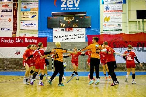 Nach Spielschluss: das eam von Kurpfalz Bären feierte den Sieg Handball Frauen 2.Liga 2018 19 BSV Sachsen Zwickau - Kurpfalz Bären 22:29 am 13.4.2019 BSV Sachsen Zwickau - Kurpfalz Bären
