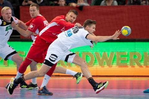 Halle (Westf.), Deutschland 13.04.2019: DHB Qualifikationsspiel - 2018 2019 - Deutschland vs. Polen (L-R) Kamil Syprzak (Polen), Fabian Böhm (Deutschland) Halle (Westf.) Nordrhein-Westfalen Deutschland Gerry-Weber-Stadion