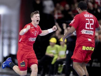 Lasse Svan og Mads Mensah Larsen under EM kvalifikationskampen i herrehaandbold mellem Danmark og Montenegro, i Royal Arena loerdag den 13. april 2019.. , Copenhagen Denmark