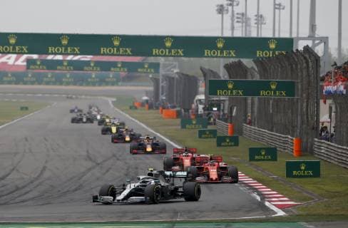 Motorsports: FIA Formula One World Championship WM Weltmeisterschaft 2019, Grand Prix of China, 77 Valtteri Bottas (FIN, Mercedes AMG Petronas Motorsport), 16 Charles Leclerc (MCO, Scuderia Ferrari Mission Winnow), Shanghai China