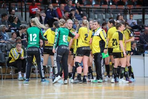 Auszeit bei Nellingen TSV Bayer 04 Leverkusen - TV Nellingen, Handball Frauen, 2. Liga, 14.04.2019 Leverkusen Copyright: xEIBNER Dembinskix EP_eer