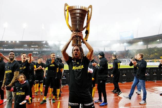Sport Themen der Woche Sport Bilder des Tages 14.04.2019 Letzigrund Stadion Zürich , SCHWEIZ , Saison 2018 2019 Herren Fussball Super League FC Zürich - BSC Young Boys Bern Kevin Mbabu (Young Boys) *** 14 04 2019 Letzigrund Stadium Zurich SWITZERLAND Season 2018 2019 Men Football Super League FC Zurich BSC Young Boys Bern Kevin Mbabu Young Boys 