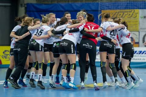 Die Spielerinnen der Neckarsulmer SU, NSU jubeln über den Sieg, Freude über das gewonnene Spiel, Jubel, Lachen, Handball, Bundesliga Frauen, VfL Oldenburg - Neckarsulmer SU,