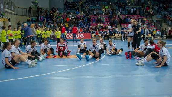 Die Spielerinnen der Neckarsulmer SU, NSU jubeln über den Sieg, Freude über das gewonnene Spiel, Jubel, Lachen, Handball, Bundesliga Frauen, VfL Oldenburg - Neckarsulmer SU,