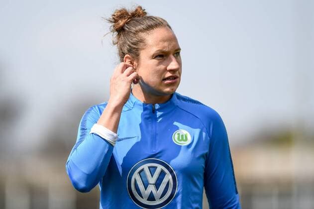 Babett Peter (Wolfsburg, 8), Porträt, Portrait, Fussball, Allianz Frauen-Bundesliga, Bayer 04 Leverkusen - VfL Wolfsburg, DFB REGULATIONS PROHIBIT ANY USE OF PHOTOGRAPHS AS IMAGE SEQUENCES AND OR QUASI-VIDEO.