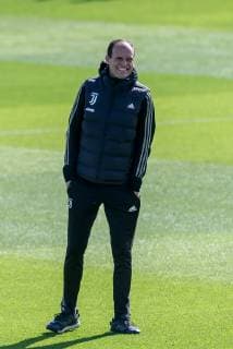 Turin, Italien, 15.04.2019, Training Juventus Turin, Trainer Massimiliano Allegri (JUV) Schaut ( DeFodi541