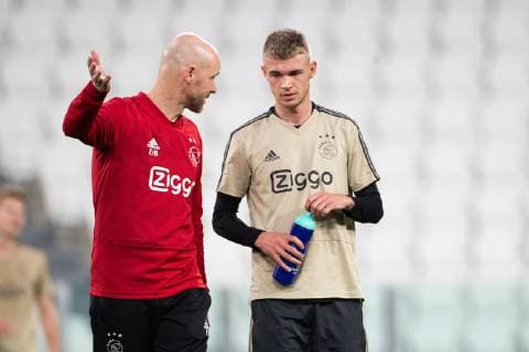 Ajax coach Erik ten Hag, Daley Sinkgraven of Ajax during a training session prior to the UEFA Champions League quarter final match between Juventus FC and Ajax Amsterdam at the Allianz Arena on April 15, 2019 in Turin, Italy UEFA Champions League 2018 2019 xVIxVIxImagesx xTomxBodexMultimediaxIVx 14209992