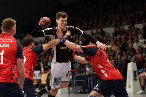 Handball 2.Handball Bundesliga 2018 2019 - Handball Sportverein Hamburg vs. Wilhelmshavener HV Matej Kozul (Wilhelmshavener HV),Finn Wullenweber (Handball Sportverein Hamburg),Duncan Postel (Wilhelmshavener HV), Sporthalle Hamburg Hamburg