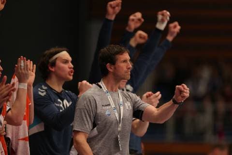 Handball 2. Handball Bundesliga 2018 2019 - Handball Sportverein Hamburg vs. Wilhelmshavener HV Trainer Torsten Jansen (Hamburg) jubelt . Sporthalle Alsterdorf Hamburg Foto: Frank Schoof
