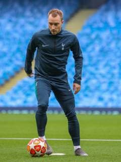 Tottenham Hotspur Training Christian Ericksen of Tottenham Hotspur during training at the Etihad Stadium, Manchester Content Not Available For UK Newspapers Copyright: xStevexMcCormickx FIL-13124-0009