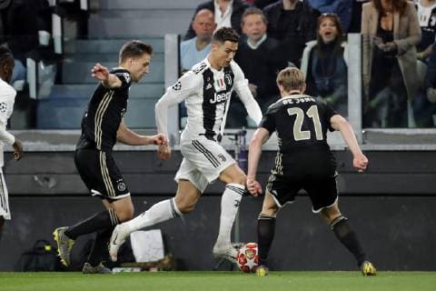 (l-r) Blaise Matuidi of Juventus FC, Joel Veltman of Ajax, Cristiano Ronaldo of Juventus FC, Frenkie de Jong of Ajax during the UEFA Champions League quarter final match between Juventus FC and Ajax Amsterdam at the Allianz Arena on April 16, 2019 in Turin, Italy UEFA Champions League 2018 2019 xVIxVIxImagesx xTomxBodexMultimediaxIVx 14214903