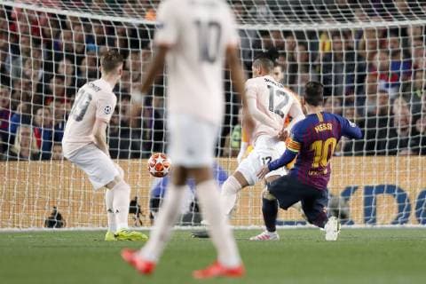 (L-R) Scott McTominay of Manchester United ManU Chris Smalling of Manchester United, Manchester United goalkeeper David de Gea, Lionel Messi of FC Barcelona Barca 1-0 during the UEFA Champions League quarter final match between FC Barcelona and Manchester United FC at Camp Nou on April 16, 2019 in Barcelona, Spain UEFA Champions League 2018 2019 xVIxVIxImagesx xMauricexvanxSteenxIVx 14214959