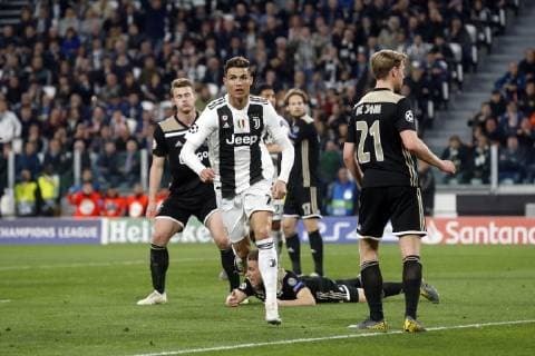 (l-r) Matthijs de Ligt of Ajax, Cristiano Ronaldo of Juventus FC, Joel Veltman of Ajax, Frenkie de Jong of Ajax during the UEFA Champions League quarter final match between Juventus FC and Ajax Amsterdam at the Allianz Arena on April 16, 2019 in Turin, Italy UEFA Champions League 2018 2019 xVIxVIxImagesx xTomxBodexMultimediaxIVx 14214984