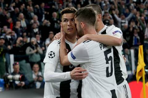 Turin, Italien, 16.04.2019, UEFA Champions League - 2018 19 Season, Viertelfinale, 2. Runde, Juventus Turin - Ajax Amsterdam, Christiano Ronaldo (JUV) und Miralem Pjanic (JUV) jubel nach dem 1:0 ( DeFodi541