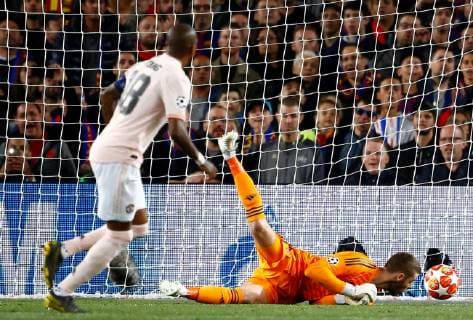 Manchester United ManU s goalkeeper David De Gea (R) reacts after the 2-0 during the UEFA Champions League quarter-final second leg match between FC Barcelona Barca and Manchester United at Camp Nou stadium in Barcelona, Catalonia, Spain, 16 April 2019. FC Barcelona - Manchester United !ACHTUNG: NUR REDAKTIONELLE NUTZUNG!  Copyright: xEnricxFontcubertax GRAF2586 20190416-636910477680903856