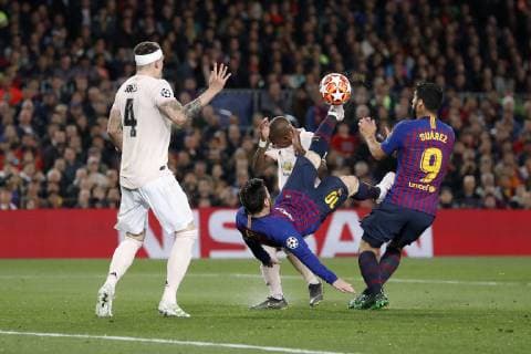 (L-R) Phil Jones of Manchester United ManU Ashley Young of Manchester United, Lionel Messi of FC Barcelona Barca Luis Suarez of FC Barcelona during the UEFA Champions League quarter final match between FC Barcelona and Manchester United FC at Camp Nou on April 16, 2019 in Barcelona, Spain UEFA Champions League 2018 2019 xVIxVIxImagesx xMauricexvanxSteenxIVx 14215321