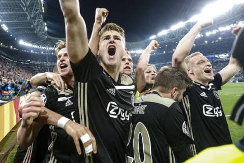 (l-r) Frenkie de Jong of Ajax, Matthijs de Ligt of Ajax, Joel Veltman of Ajax, Lasse Schone of Ajax, Daley Blind of Ajax, Donny van de Beek of Ajax during the UEFA Champions League quarter final match between Juventus FC and Ajax Amsterdam at the Allianz Arena on April 16, 2019 in Turin, Italy UEFA Champions League 2018 2019 xVIxVIxImagesx xTomxBodexMultimediaxIVx 14215327