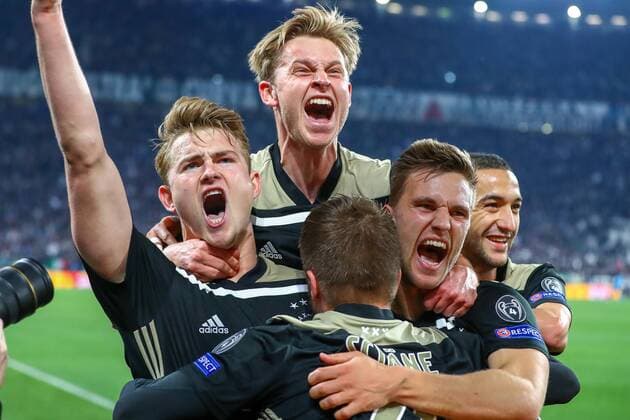 Sport Themen der Woche KW16 Sport Bilder des Tages Champions League 2018 2019 Juventus v AFC Ajax 16-04-2019: Voetbal: Juventus v Ajax: Turijn Champions League 2018-2019 Matthijs de Ligt of Ajax, Frenkie de Jong of Ajax, Joel Veltman of Ajax *** Champions League 2018 2019 Juventus v AFC Ajax 16 04 2019 Voetbal Juventus v Ajax Turijn Champions League 2018 2019 Matthijs de Ligt of Ajax Frenkie de Jong of Ajax Joel Veltman of Ajax