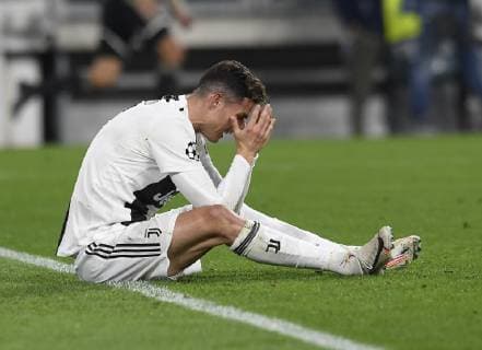 Sport Bilder des Tages (190417) -- TURIN, April 17, 2019 -- FC Juventus s Cristiano Ronaldo looks dejected during the UEFA Champions League quarterfinal second leg match between FC Juventus and Ajax in Turin, Italy, on April 16, 2019. Ajax won 2-1 and entered the semifinal with a total score of 3-2. ) (SP)ITALY-TURIN-SOCCER-UEFA CHAMPIONS LEAGUE-JUVENTUS VS AJAX AlbertoxLingria 