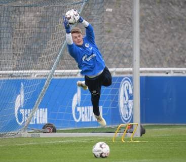 17.04.2019, Fussball GER, 1. Bundesliga Saison 2018 2019, Training FC Schalke 04, Torwart Alexander Nübel, Alexander Nuebel (Schalke 04)