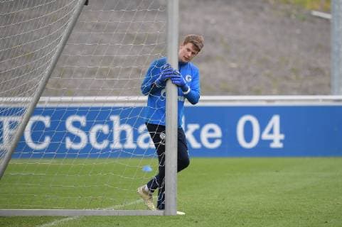 17.04.2019, Fussball GER, 1. Bundesliga Saison 2018 2019, Training FC Schalke 04, Torwart Alexander Nübel, Alexander Nuebel (Schalke 04)