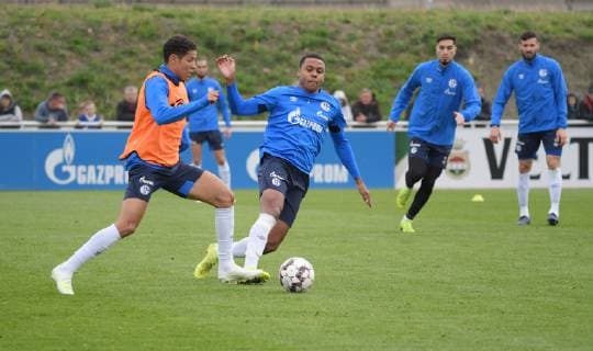 17.04.2019, Fussball GER, 1. Bundesliga Saison 2018 2019, Training FC Schalke 04, v.li., Amine Harit (Schalke 04), Weston McKennie (Schalke 04), Suat Serdar (FC Schalke 04), Daniel Caligiuri (FC Schalke 04)
