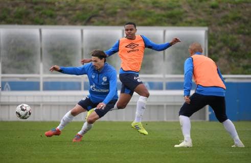 17.04.2019, Fussball GER, 1. Bundesliga Saison 2018 2019, Training FC Schalke 04, v.li., Benjamin Stambouli (Schalke 04), Weston McKennie (Schalke 04)