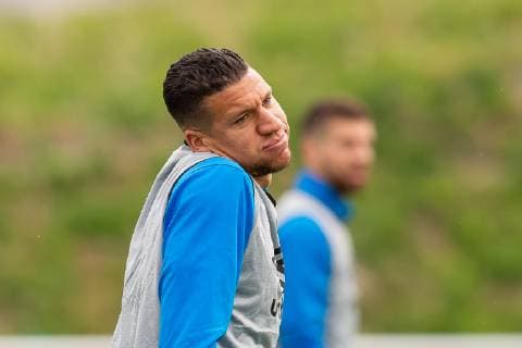 Gelsenkirchen, Germany 17.04.2019, Training FC Schalke 04, Jeffrey Bruma(S04) schaut ( DeFodi053