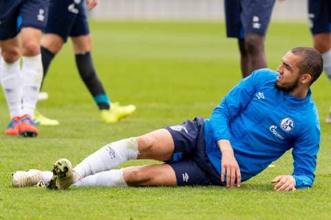 Gelsenkirchen, Germany 17.04.2019, Training FC Schalke 04, Nabil Bentaleb (S04) am boden ( DeFodi053
