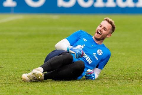 Gelsenkirchen, Germany 17.04.2019, Training FC Schalke 04, Torwart Ralf Faehrmann (S04) lacht, lachen ( DeFodi053