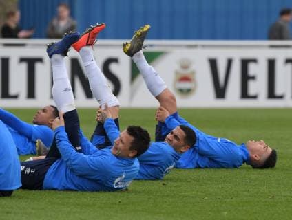 17.04.2019, Fussball GER, 1. Bundesliga Saison 2018 2019, Training FC Schalke 04, v.re., Nassim Boujellab (FC Schalke 04), Omar Mascarell (FC Schalke 04), Yevhen Konoplyanka (Schalke 04)