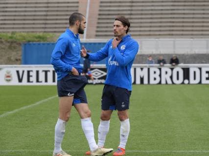 17.04.2019, Fussball GER, 1. Bundesliga Saison 2018 2019, Training FC Schalke 04, v.li., Nabil Bentaleb (Schalke 04), Benjamin Stambouli (Schalke 04)