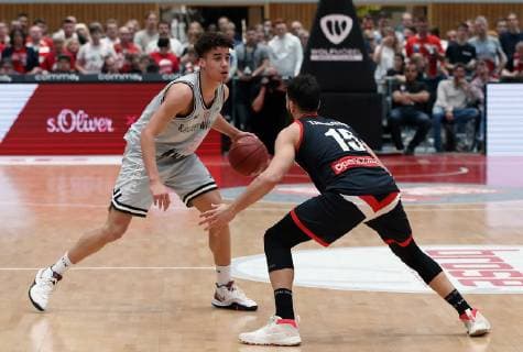 v.li.: Joshua Obiesie (s.Oliver Würzburg), Matteo Tambone (Pallacanestro Varese), Basketball, FIBA Europe Cup, S.Oliver Würzburg - Pallacanestro Varese,