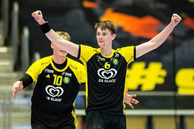 190417 Sävehofs Oskar Sunnefeldt jublar efter mal under kvartsfinal 4 i Handbollsligans slutspel mellan Sävehof och HK Malmö den 17 april 2019 i Partille. Copyright: MICHAELxERICHSEN BB190417MI033