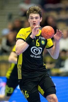 190417 Sävehofs Oskar Sunnefeldt under kvartsfinal 4 i Handbollsligans slutspel mellan Sävehof och HK Malmö den 17 april 2019 i Partille. Copyright: MICHAELxERICHSEN BB190417MI051
