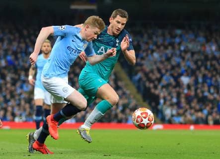 17th April 2019, Etihad Stadium, Manchester, England; UEFA Champions League football, quarter final 2nd leg, Manchester City versus Tottenham Hotspur; Kevin de Bruyne of Manchester City takes on Jan Vertongen of Tottenham Hotspur  ActionPlus12125014 DavidxBlunsden