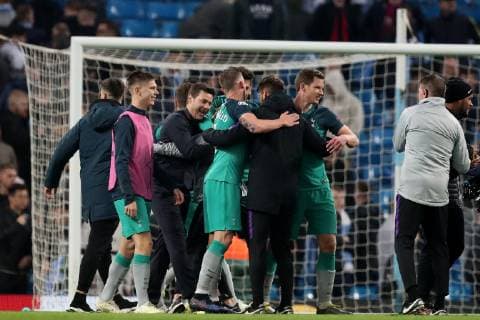 Football - 2018 2019 UEFA Champions League - Quarter-Final, Second Leg: Manchester City (0) vs. Tottenham Hotspur (1) Tottenham Hotspur manager Mauricio Pochettino celebrates with the players at the end of the match, at The Etihad. COLORSPORT PAUL GREENWOOD 