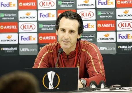 Italy: FC Arsenal last training session Italy, Naples 17 April 2019 the coach of the Arsenal FC Unai Emery, holds the usual press conference PK Pressekonferenz the day before tomorrow s game against the SSC Napoli for the return of the Europa League round of 16. In the picture mister arsenal Unai emery Naples Naples Italy stadio San Paolo  FabioxSasso PacificxPress