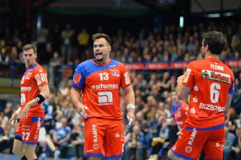 Benjamin Meschke (HBW Balingen-Weilstetten) Mitte, frustriert, Jona Schoch (HBW Balingen-Weilstetten) li. und Matthias Flohr (HBW Balingen-Weilstetten) re., EHV Aue vs. HBW Balingen-Weilstetten, 18.04.2019, 2. Handball-Bundesliga, EHV Aue vs.HBW Balingen, Handball, 2. Bundesliga, 18.04.2019 Loessnitz Copyright: xEIBNER BertxHarzerx EP_BHR