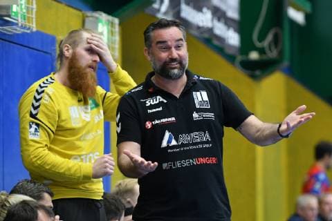 Vilius Rasimas (Torwart, EHV Aue) li. und Stephan Swat (Cheftrainer, EHV Aue) re., EHV Aue vs. HBW Balingen-Weilstetten, 18.04.2019, 2. Handball-Bundesliga, EHV Aue vs.HBW Balingen, Handball, 2. Bundesliga, 18.04.2019 Loessnitz Copyright: xEIBNER BertxHarzerx EP_BHR